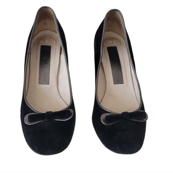 MARC JACOBS Velvet Closed Toe Heels - Picture 4 of 8